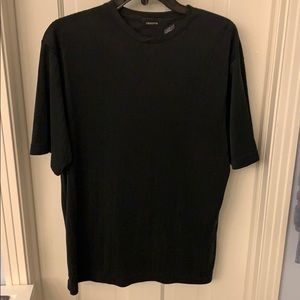 Claiborne men’s crew neck pinstripe black shirt